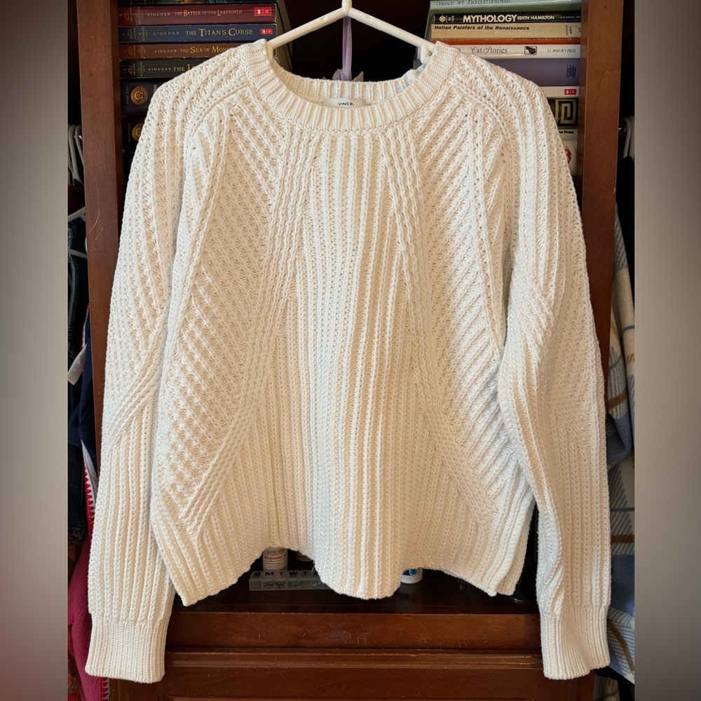 Women’s Vince white cable knit sweater. Size L. 55% cotton, 45% Polyamide.